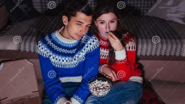 Is it OK to eat popcorn at night?