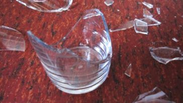 Is it bad to drink from a cracked glass?