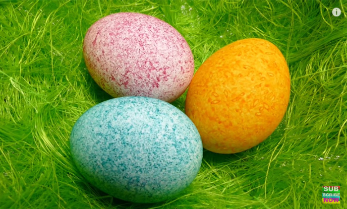Is it better to color Easter eggs warm or cold?