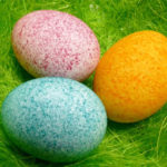 Is it better to color Easter eggs warm or cold?