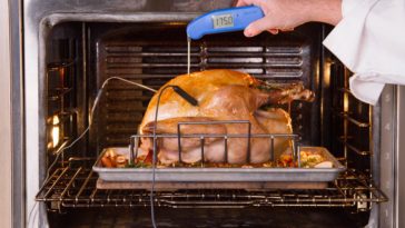 Is it better to cook a turkey at a lower temperature?