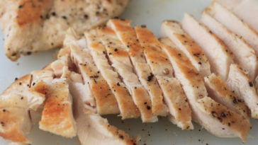 Is it better to cook chicken breast whole or sliced?