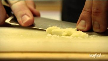 Is it better to crush or chop garlic?