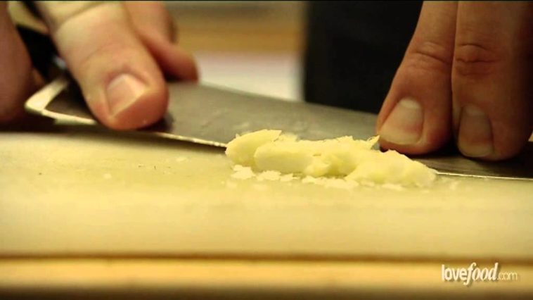 Is it better to crush or chop garlic?