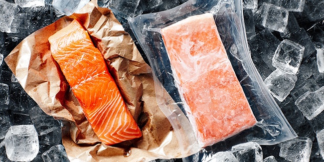 Is it better to freeze salmon raw or cooked?