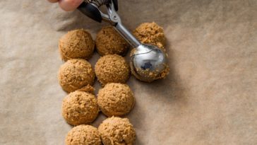 Is it better to refrigerate or freeze cookie dough?