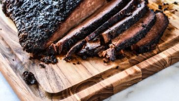 Is it better to smoke a brisket at 225 or 250?