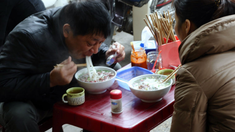 Is it rude to slurp noodles in Italy?