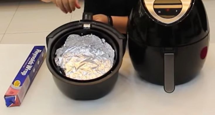 Is it safe to put aluminum foil in a pressure cooker?