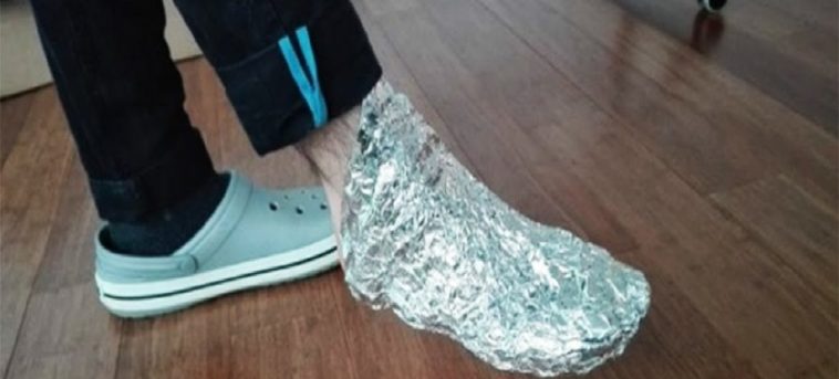 Is it safe to wrap your feet in aluminum foil?