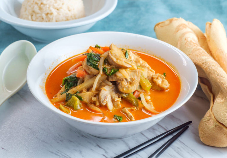 Is panang curry spicier than green curry?