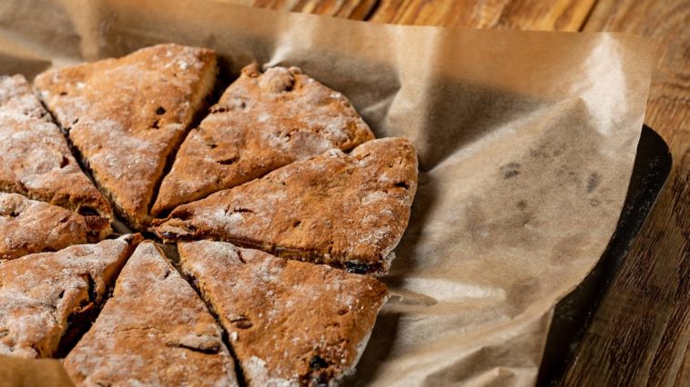 Is parchment paper safer than aluminum foil?