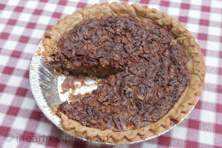 Is pecan pie runny when it comes out of the oven?