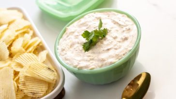 Is sour cream healthier than mayo?