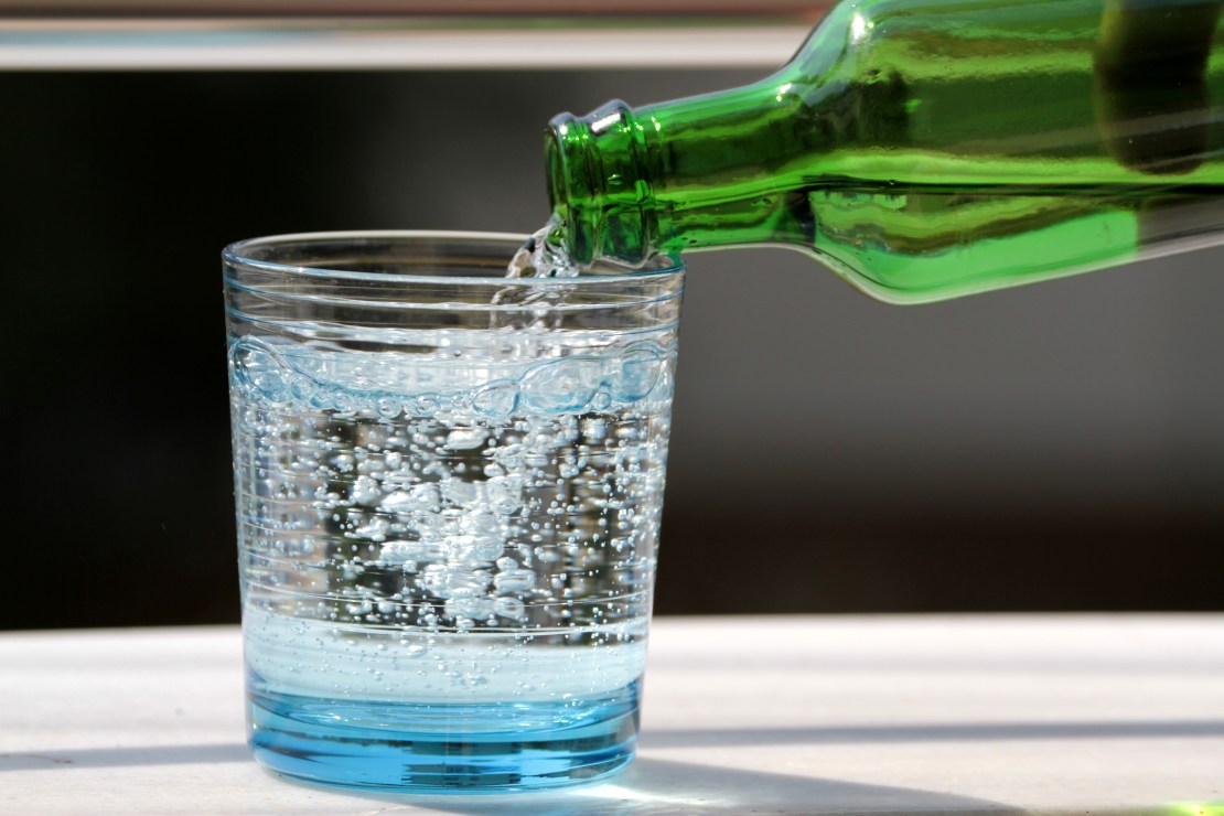 is-sparkling-water-bad-for-kidneys