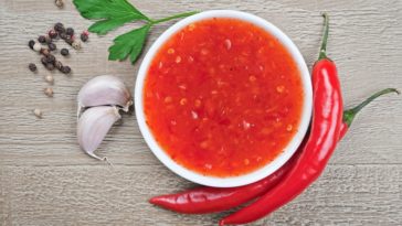Is there a difference between chili sauce and sweet chili sauce?