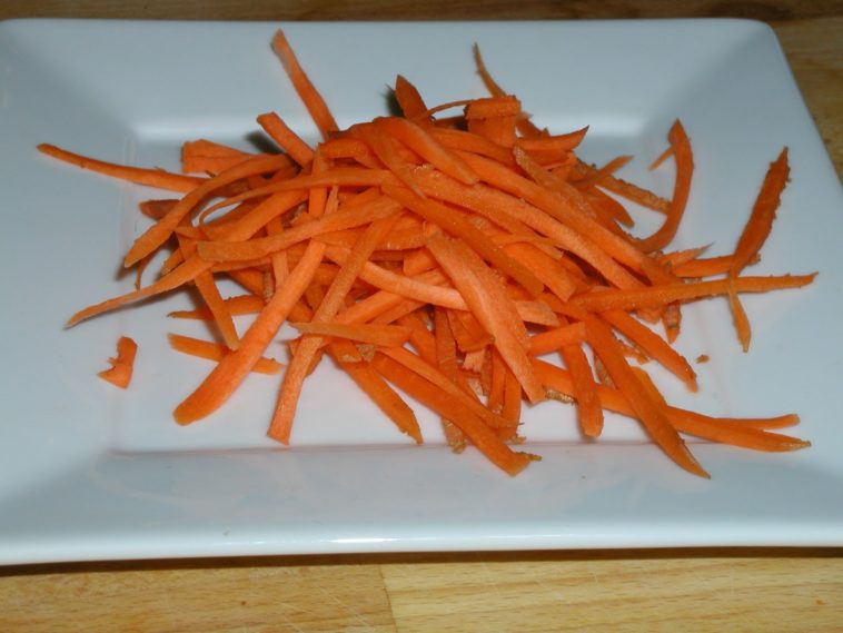 Is there a tool to julienne carrots?