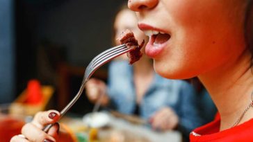 Should I eat if I'm hungry late at night?