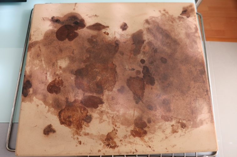 Should I oil my pizza stone?