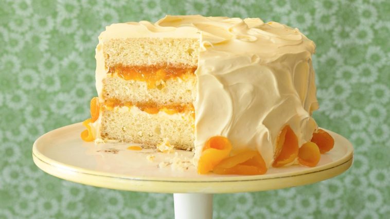 Should a decorated cake be refrigerated?