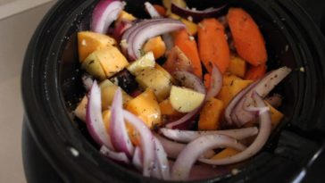 Should meat or vegetables go in crockpot first?