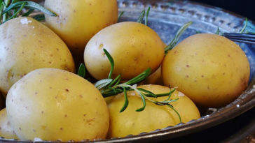 Should you keep potatoes in refrigerator?