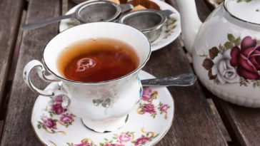 Should you put milk in Earl Grey tea?