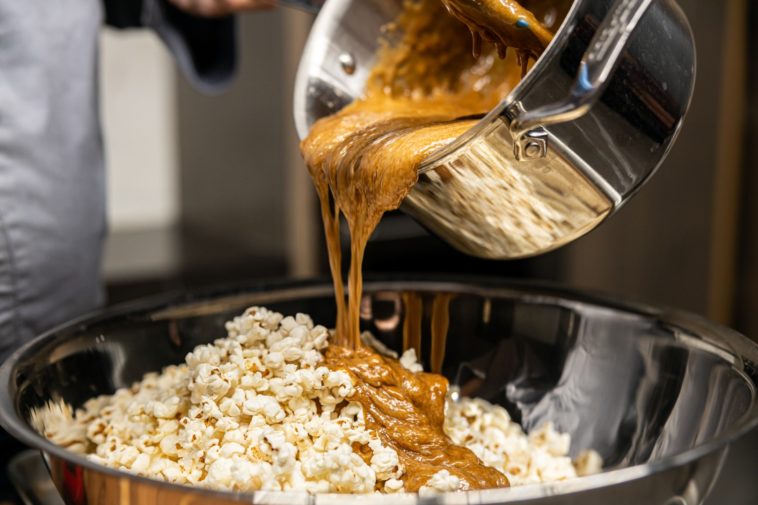 Should you stir caramel?