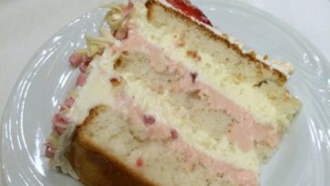 What 3 cake flavors go well together?