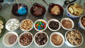 What are good toppings for ice cream sundaes?