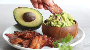 What are keto-friendly snacks?