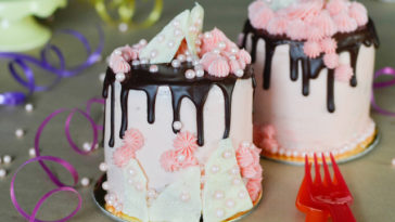 What are mini cakes called?