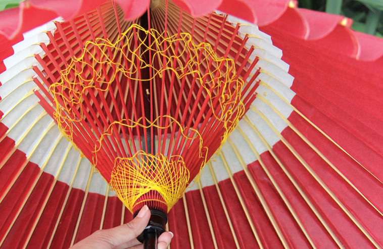 What are paper umbrellas called?