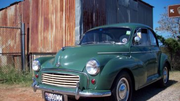 What are the 2 major types of place setting?