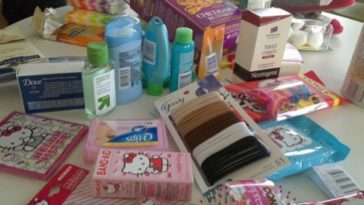 What are the 5 essentials for an emergency kit?