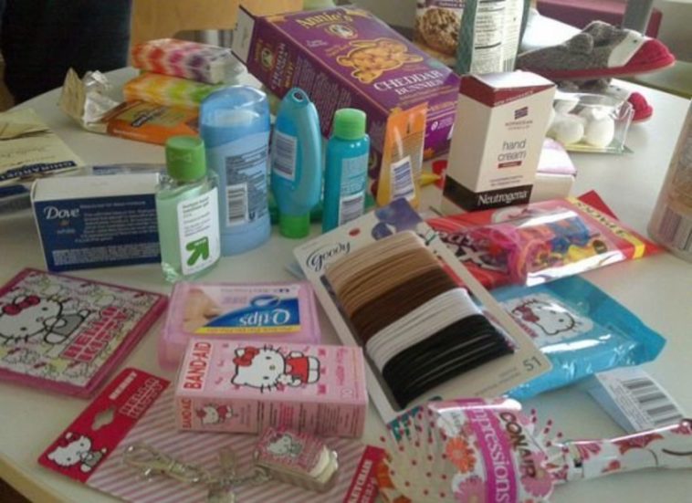 What are the 5 essentials for an emergency kit?