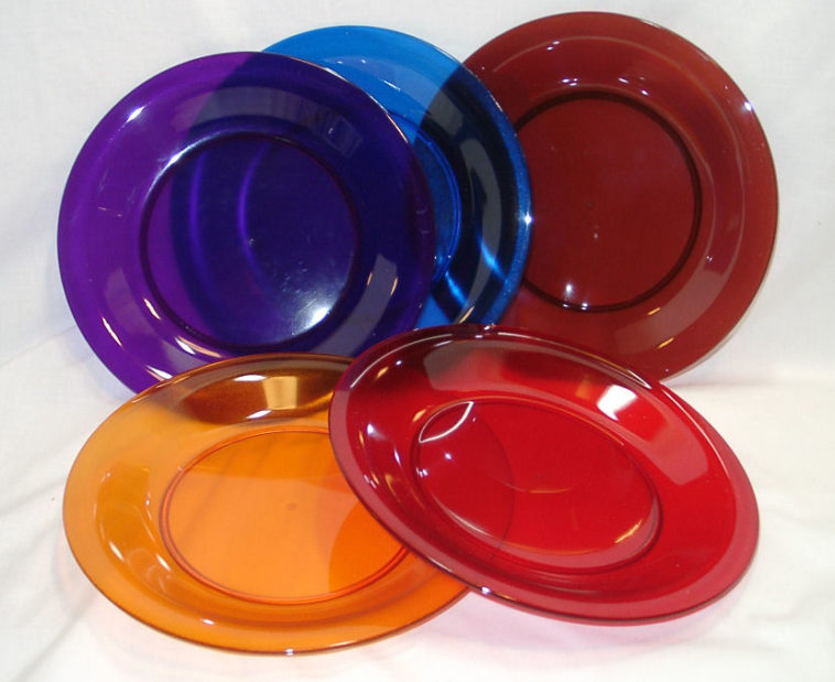 What are the best plastic plates?