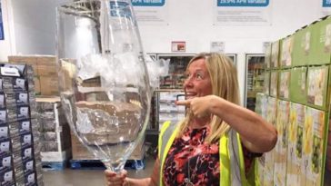 What are the big wine glasses called?