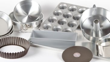 What are the different sizes of cake pans?