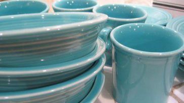 What are the safest plates to eat off of?