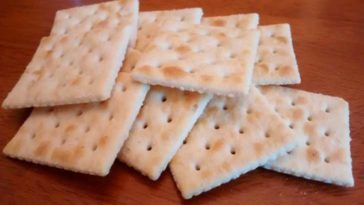 What can I use instead of saltine crackers?