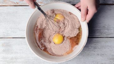 What can you use instead of eggs in Betty Crocker cake mix?