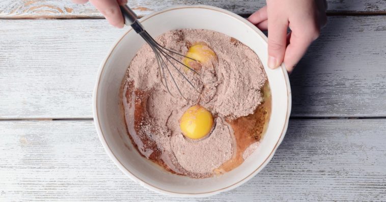 What can you use instead of eggs in Betty Crocker cake mix?