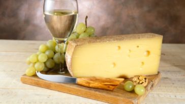 What cheese goes best with Pinot Grigio?