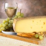 What cheese goes best with Pinot Grigio?