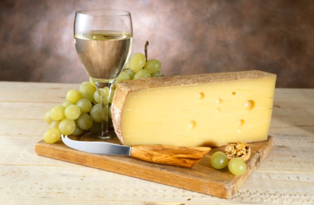 What cheese goes best with Pinot Grigio?