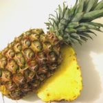 What color is a good pineapple?