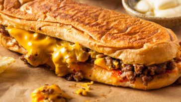 What condiments go on a chopped cheese?