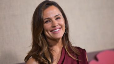 What cookbooks does Jennifer Garner use?