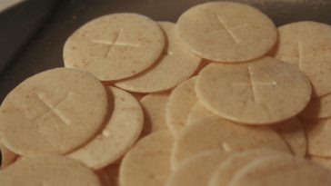 What crackers can be used for communion?
